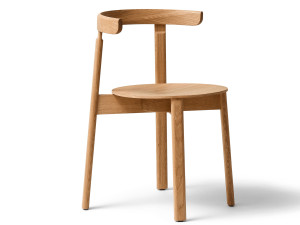 Штабелируемый стул из дуба с открытой спинкой