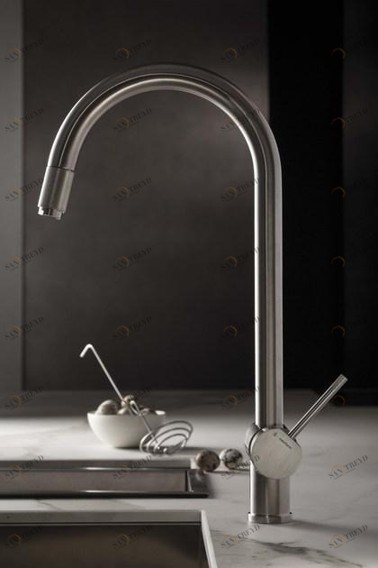 newform Кухонный смеситель с поворотным изливом и вытяжным душем Moony 3125