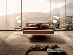 Двуспальная кровать с мягким изголовьем