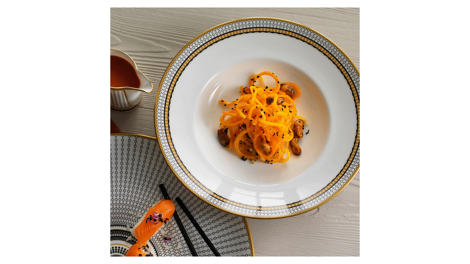 10650442 Royal Crown Derby Тарелка суповая Royal Crown Derby "Вибрации" (Oscillate, Onyx) 27см Фарфор костяной  - Вид №2