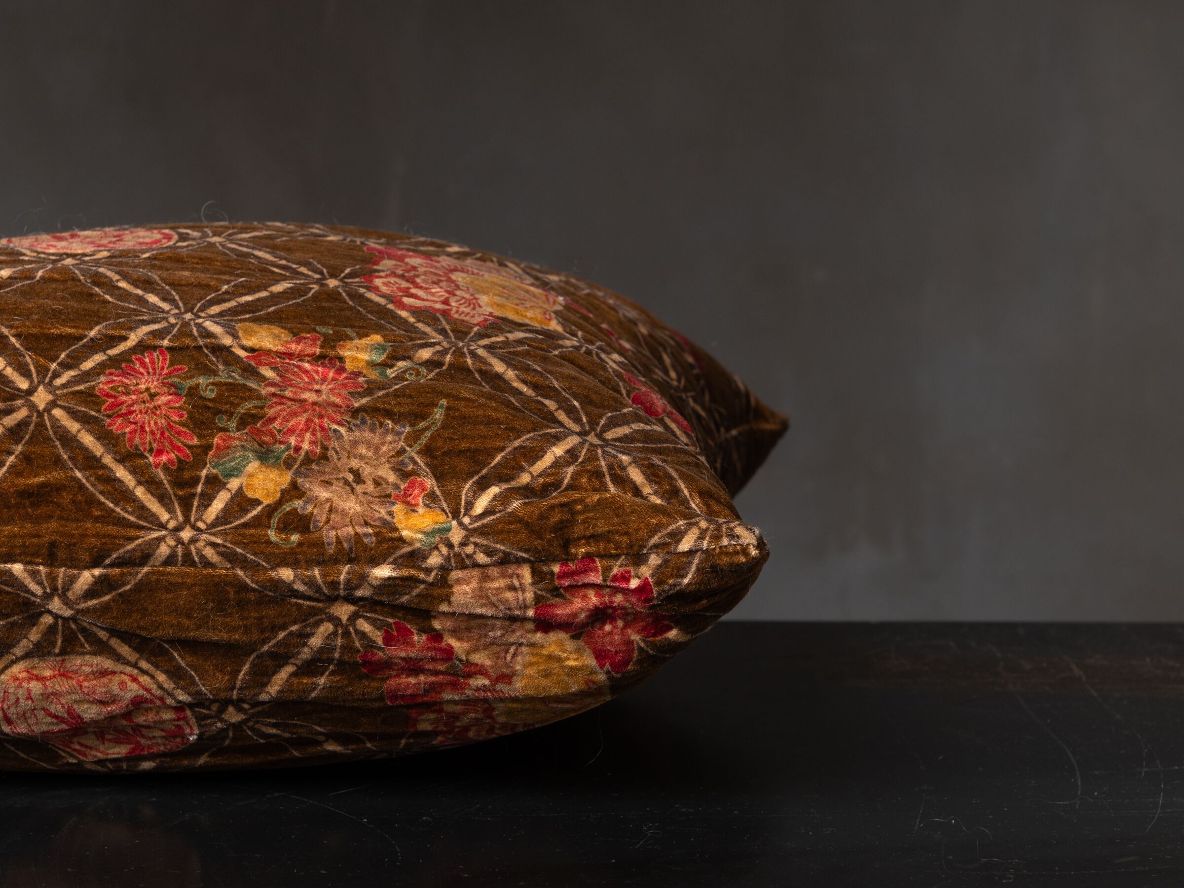 Бархатная квадратная подушка The House of Lyria SAINFOIN ARCH-00017030 - Вид №1