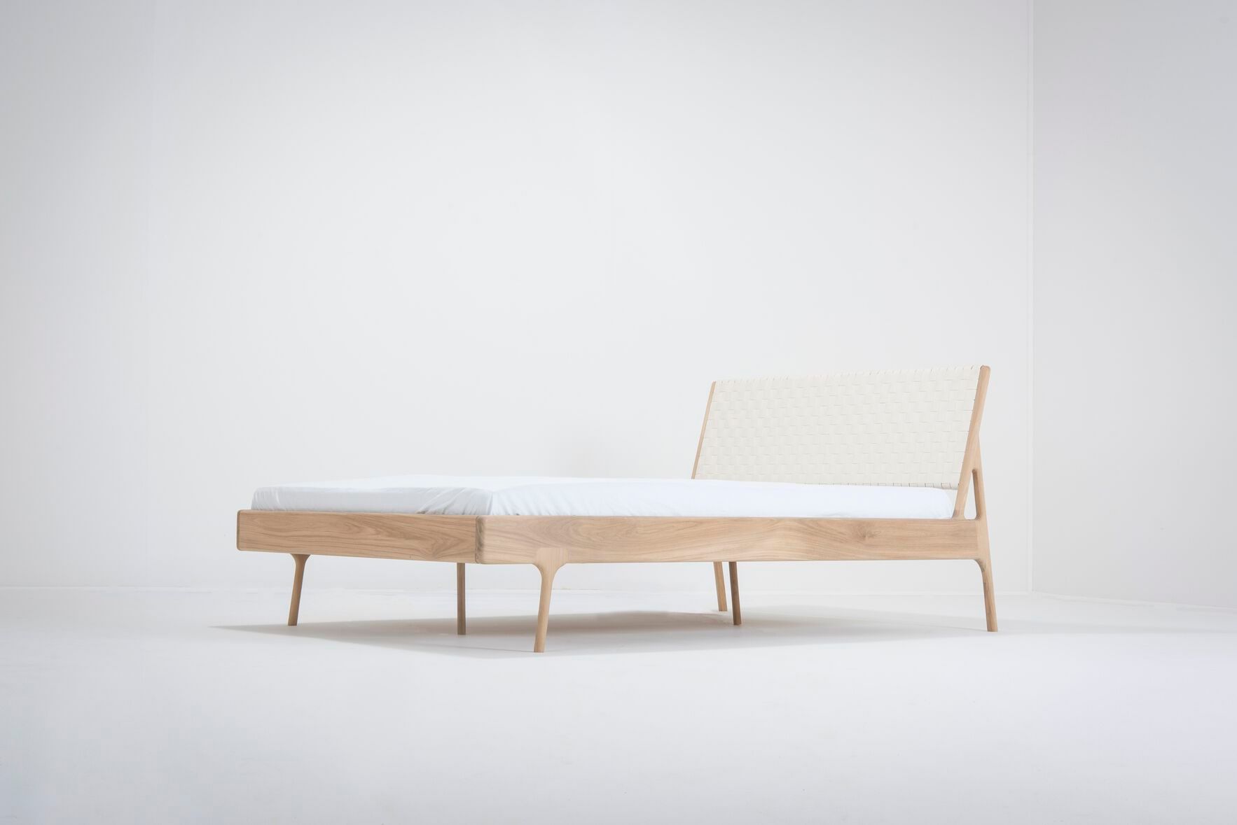 Дубовая двуспальная кровать Gazzda Fawn ARCH-00085993 - Вид №20