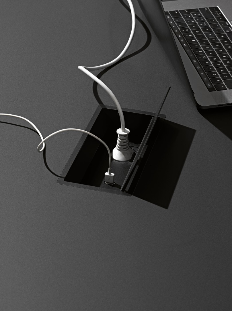 Salinero 1004 Стол с 4 стальными ножками и столешницей из сплошного ламината HPL 260x100. Утопленные ножки. Et al. Salinero - Вид №2