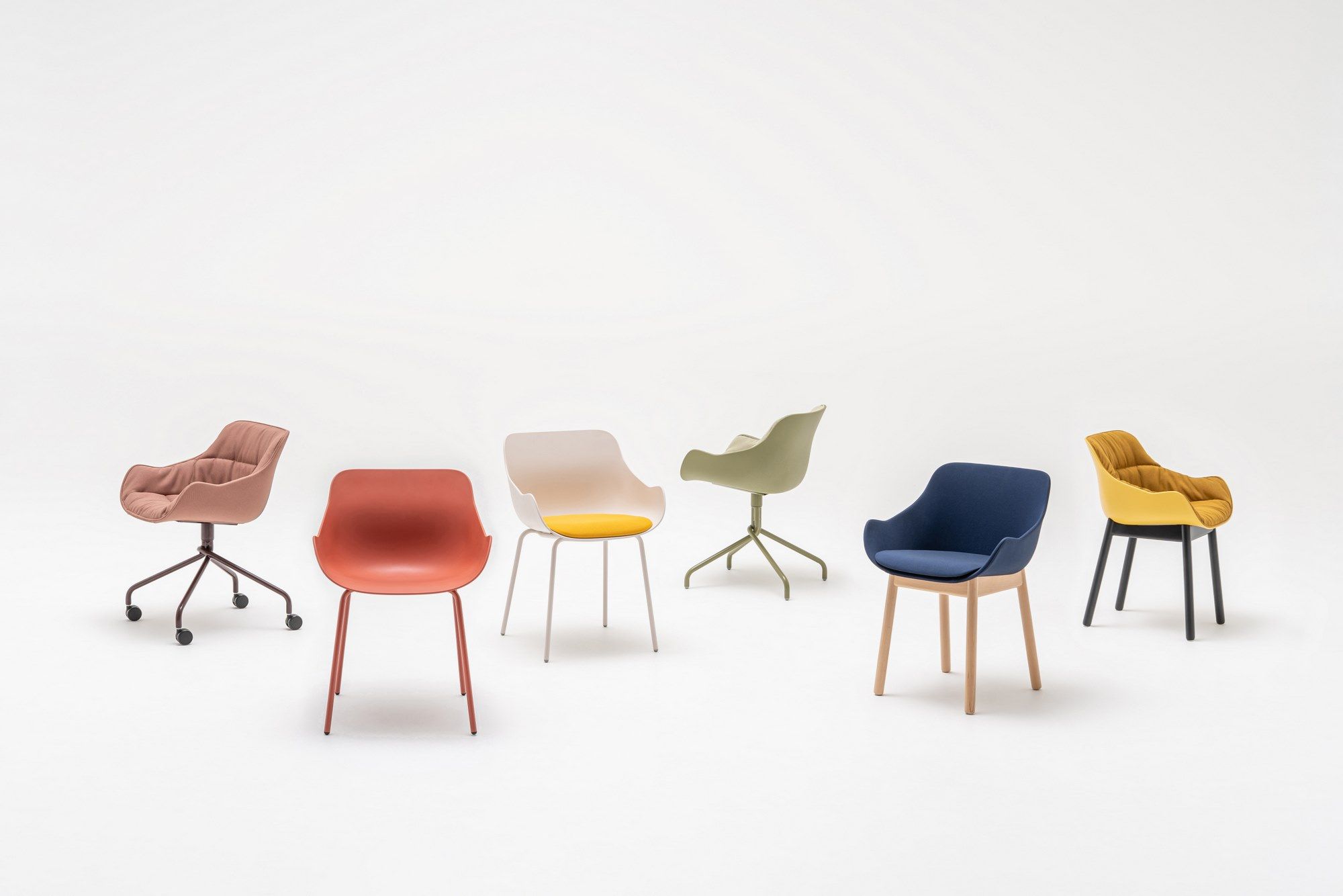 Тканевый стул с деревянной основой и подлокотниками MDD Baltic ARCH-00110088 - Вид №3