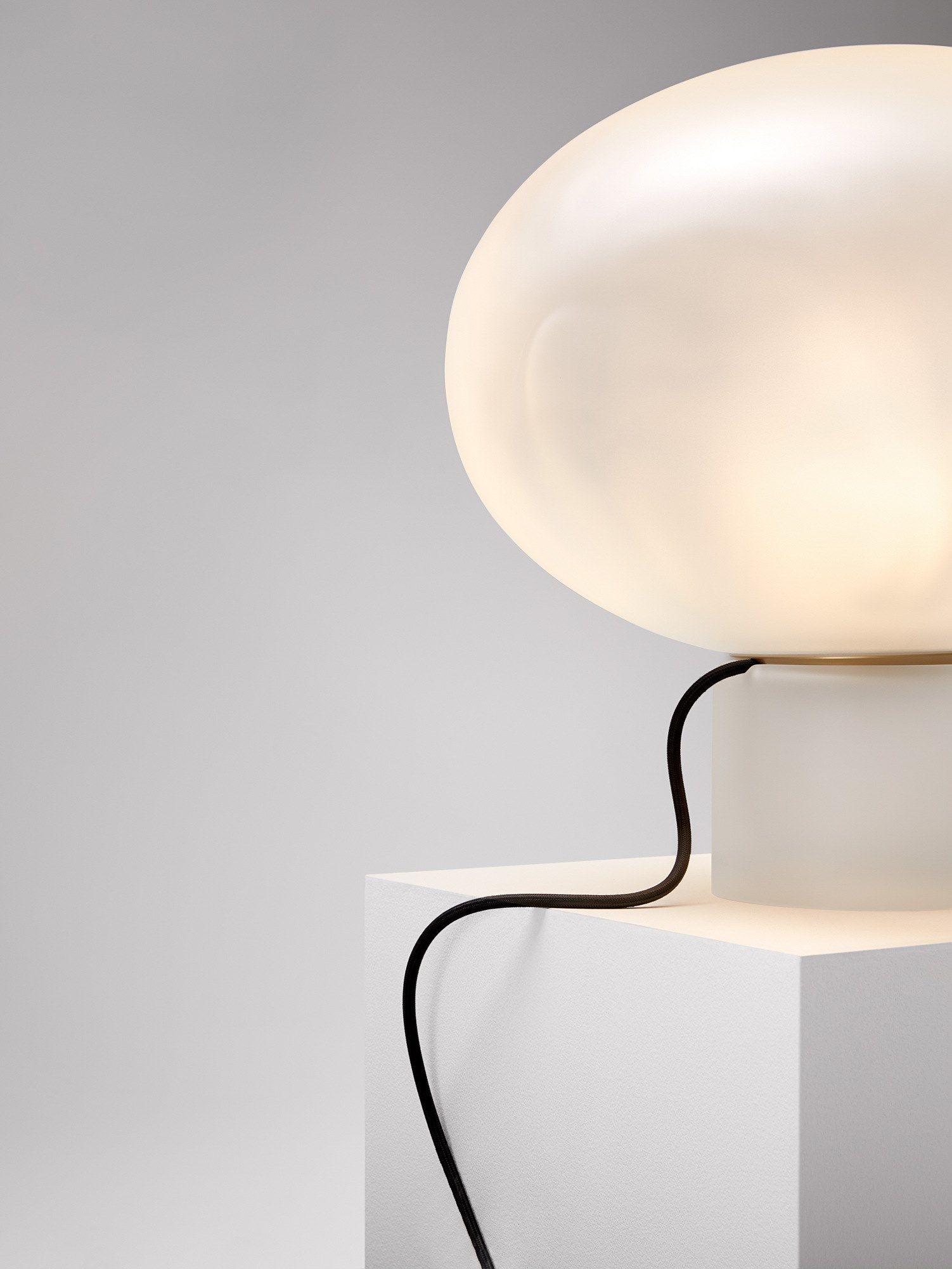 Алюминиевая и стеклянная светодиодная настольная лампа Ross Gardam Méne ARCH-00008728 - Вид №5