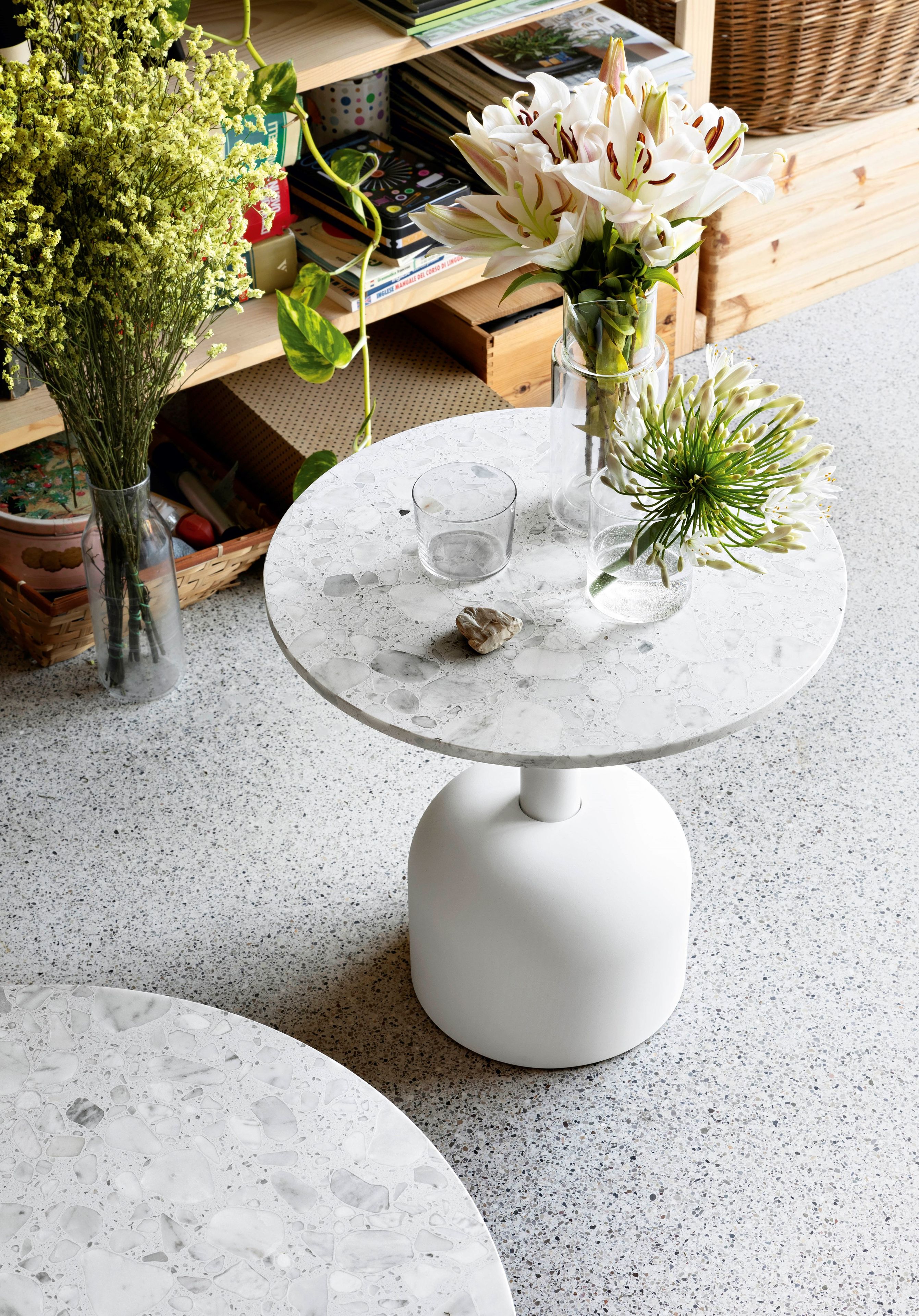 Круглый журнальный столик из натурального камня Miniforms Illo ARCH-00048025 - Вид №1