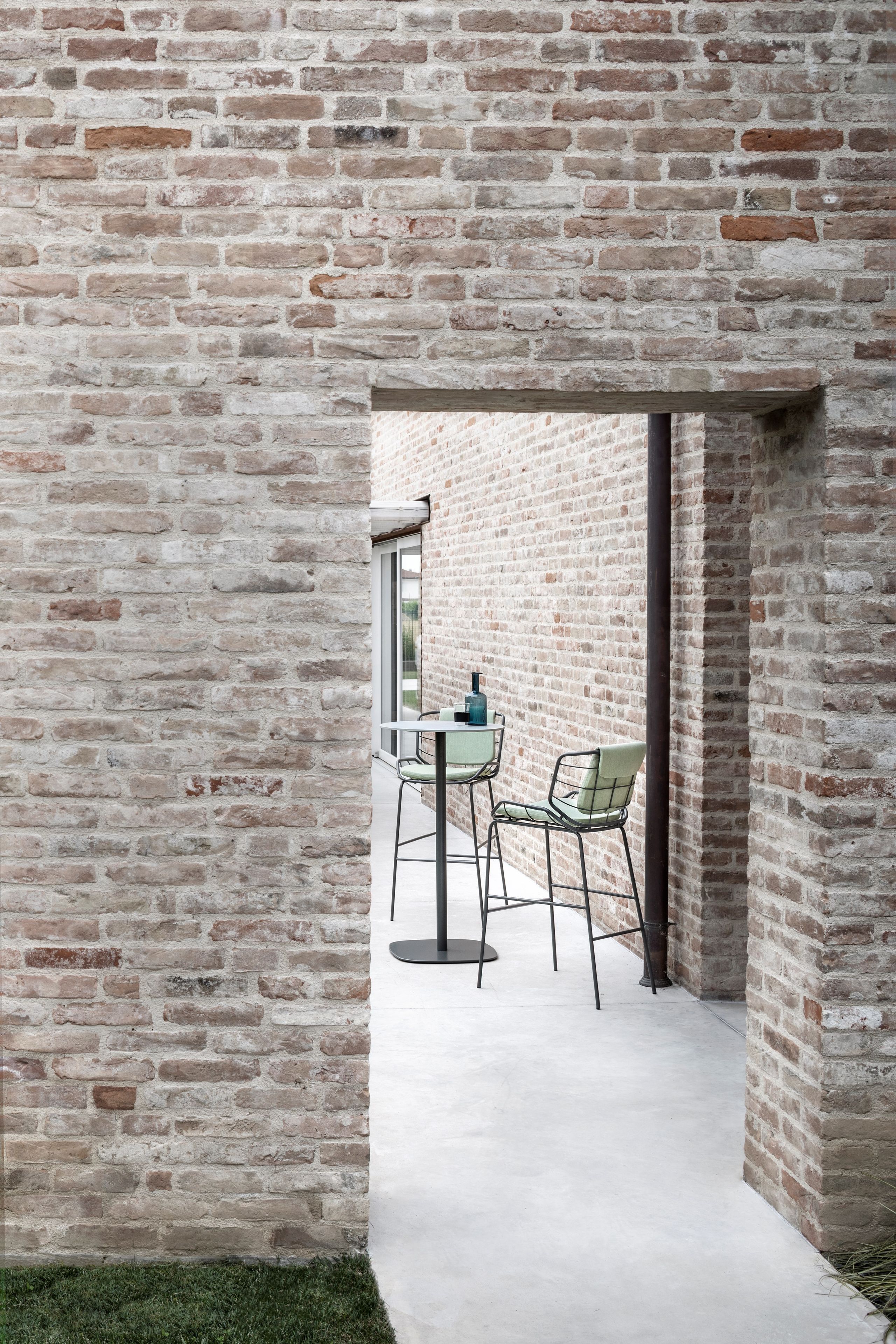 Металлический мягкий табурет с подставкой для ног со спинкой TrabA' Кожа ARCH-00045469 - Вид №21