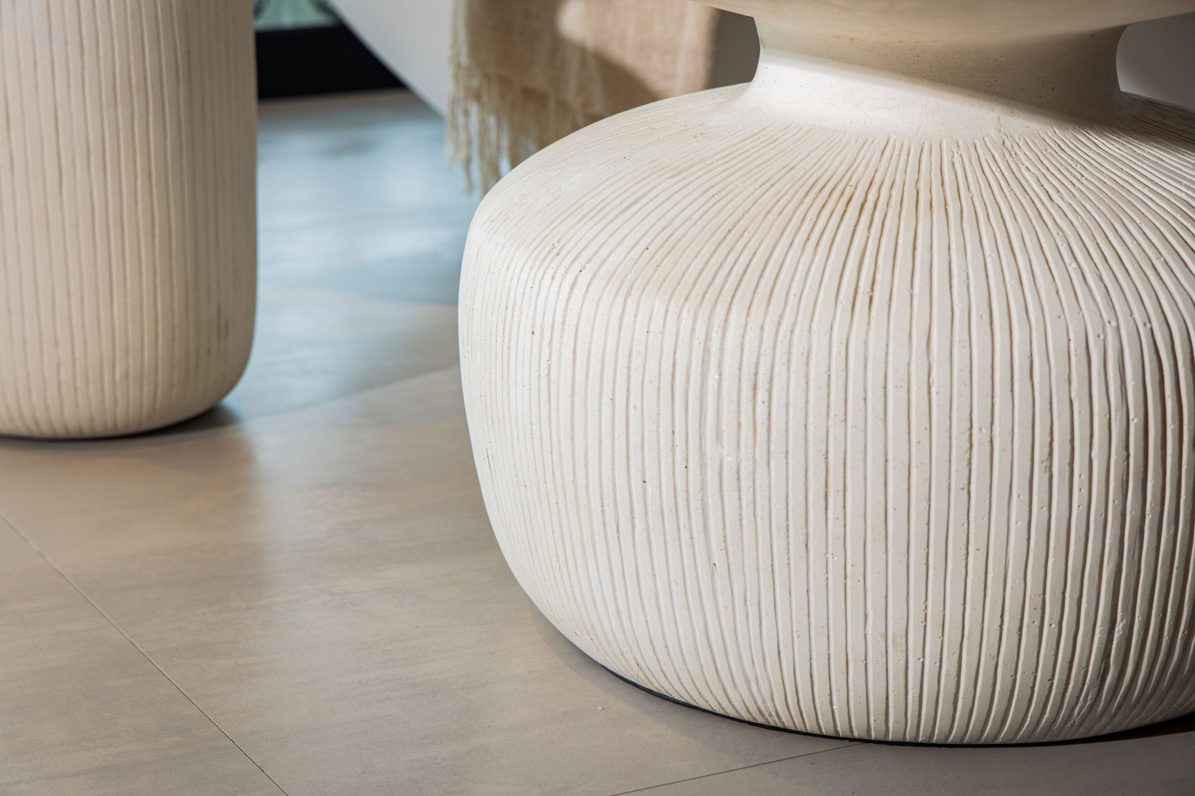 Круглый журнальный столик из волокнистого бетона cbdesign Space ARCH-00033654 - Вид №3