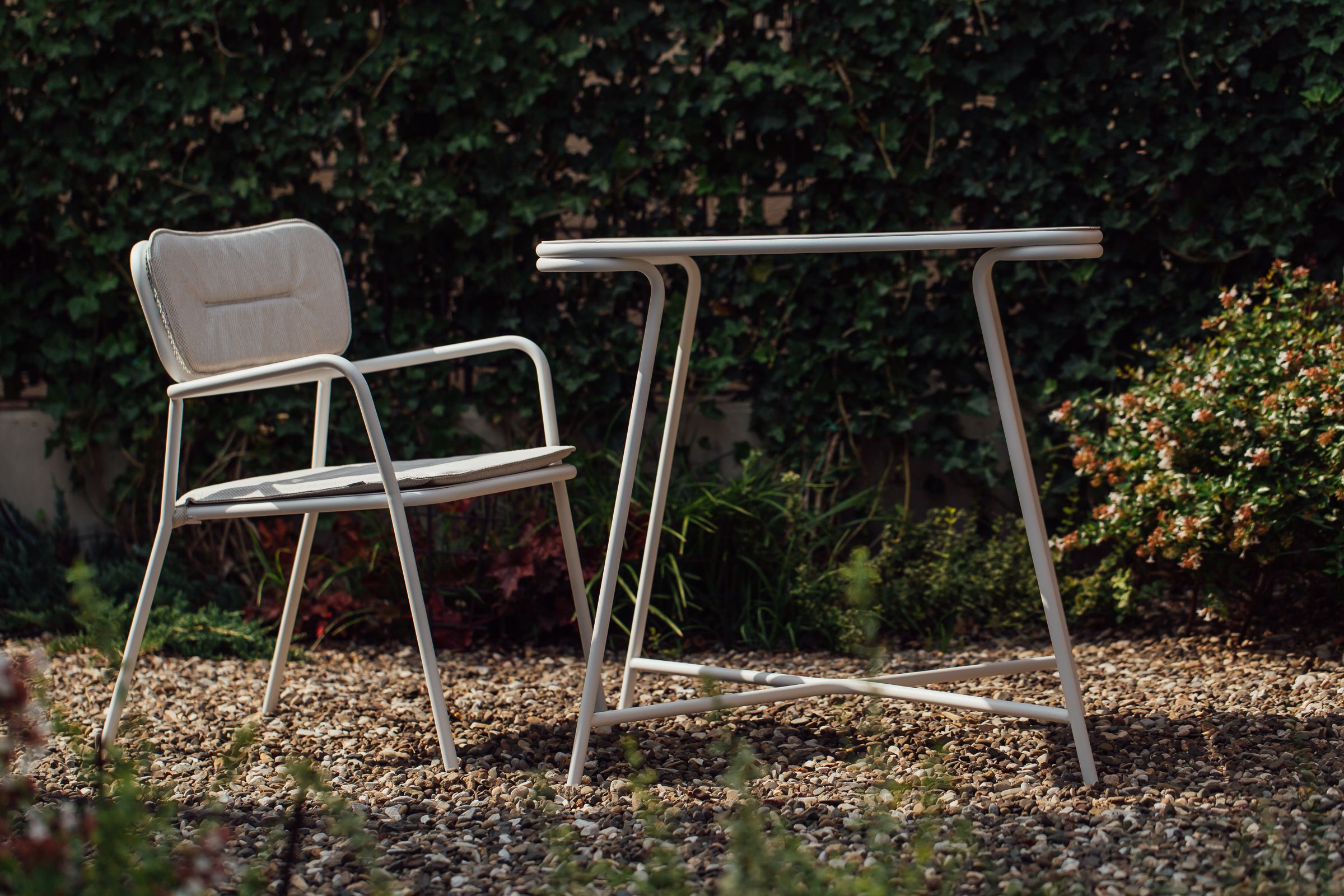 Металлический штабелируемый садовый стул с подлокотниками Garda Furniture Тотем ARCH-00058006 - Вид №1