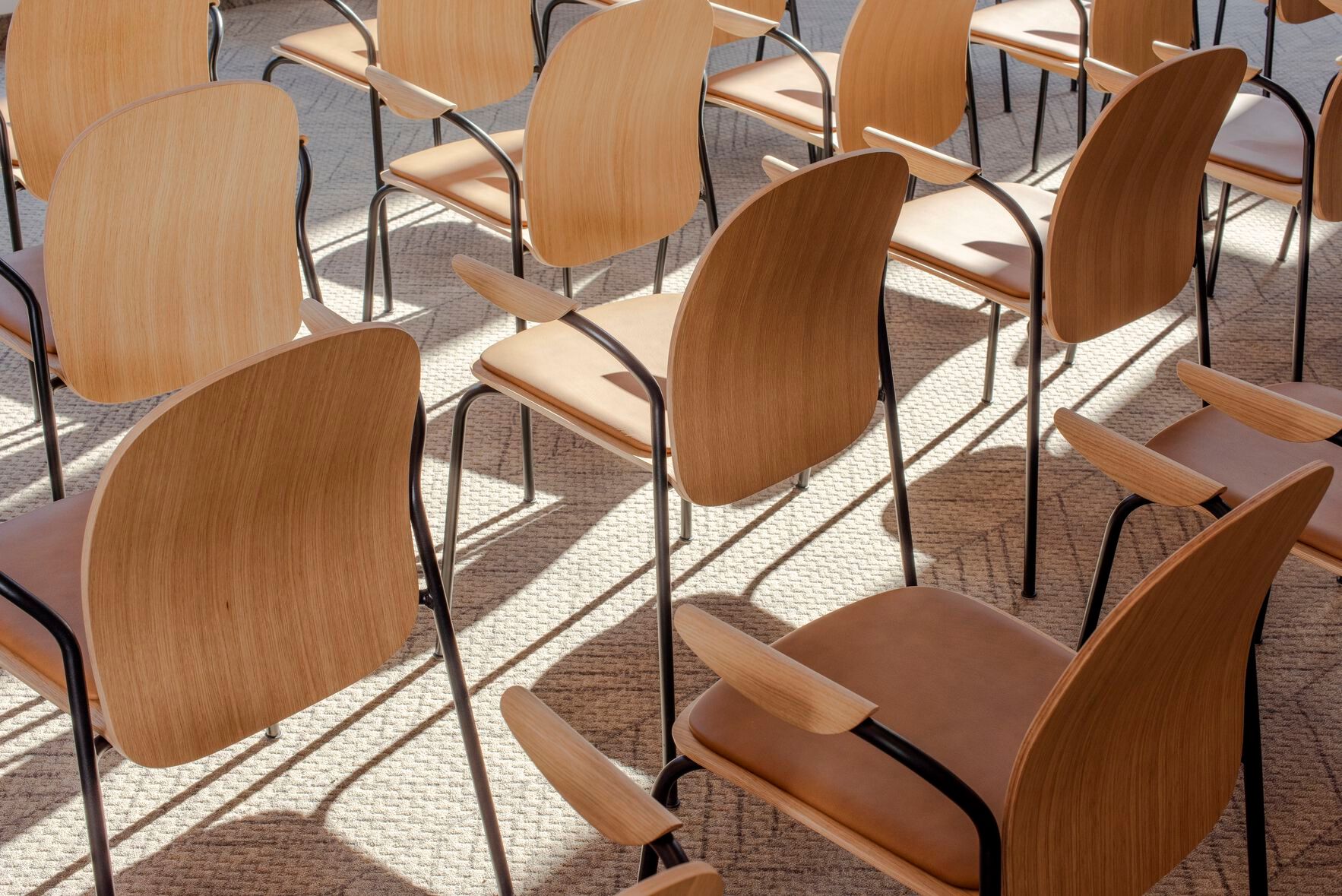 Штабелируемый стул из дуба с подлокотниками Gazzda Book ARCH-00021570 - Вид №8