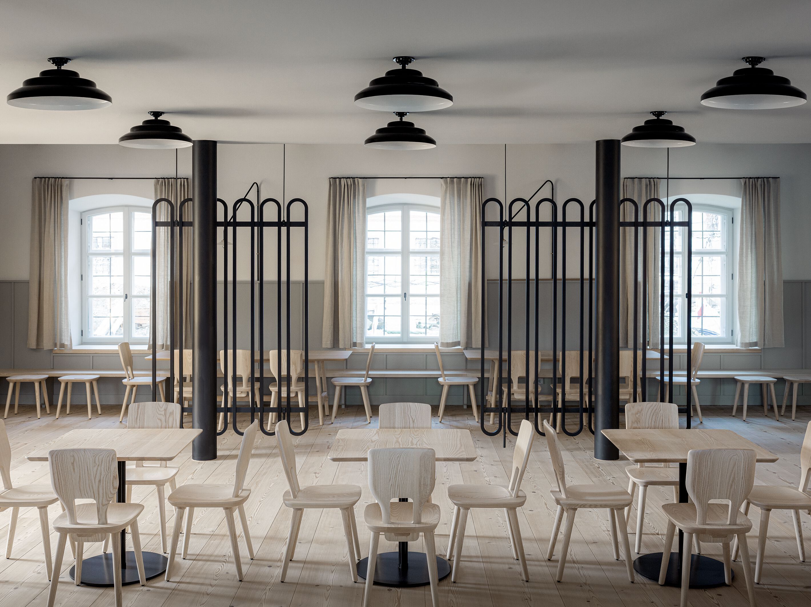 Твердый деревянный низкий стул ZEITRAUM VNA ARCH-00121720 - Вид №3