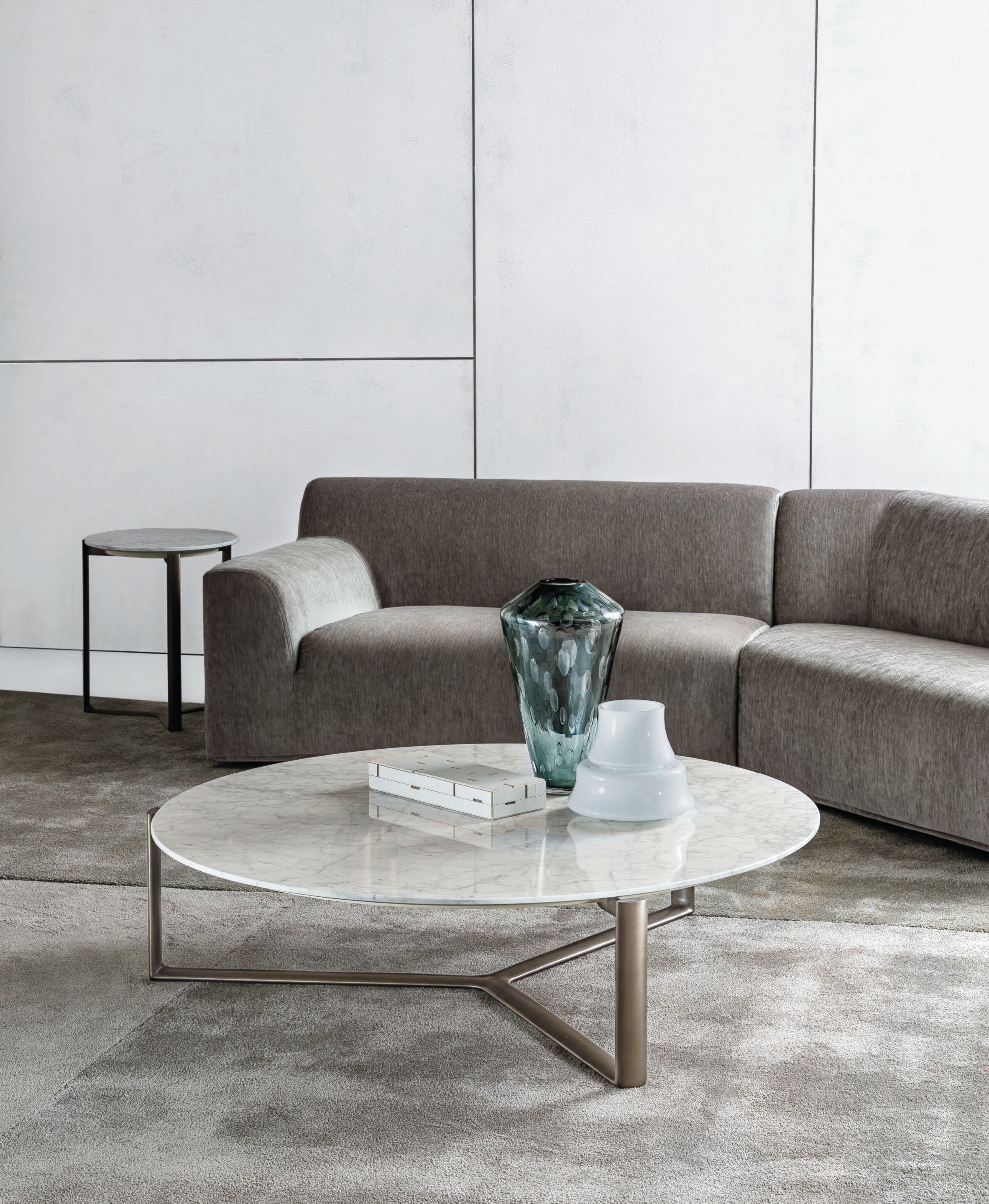 Мраморный круглый низкий журнальный столик с металлическим каркасом Casamilano Arne ARCH-00094441 - Вид №1