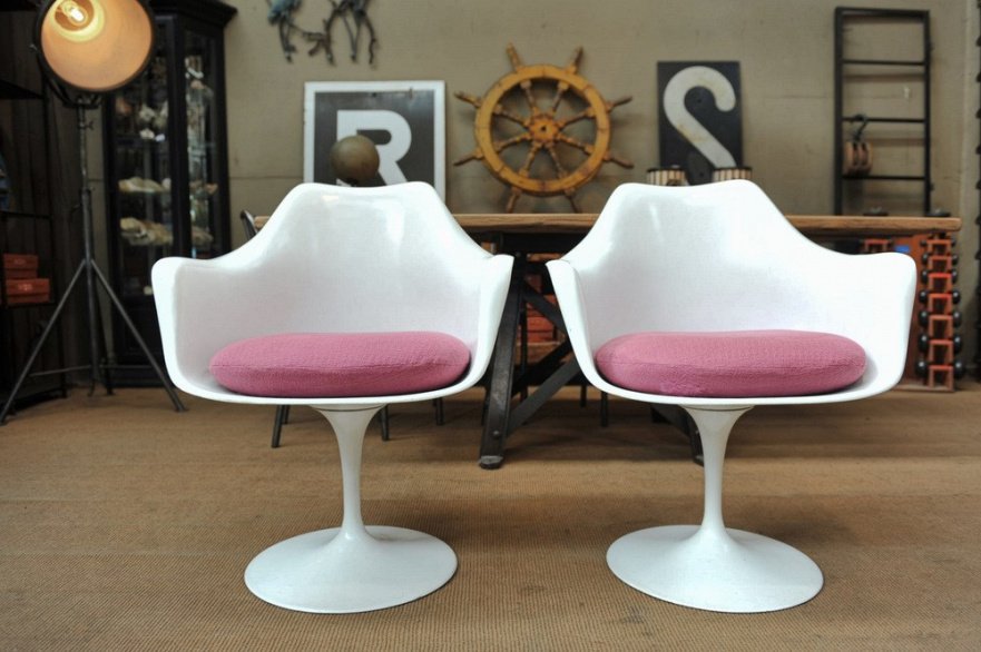 Стул с подлокотниками пластиковый белый с черной подушкой Eero Saarinen Style Tulip Armchair SOHO DESIGN ДИЗАЙНЕРСКИЕ, TULIP 131552 Белый  - Вид №8
