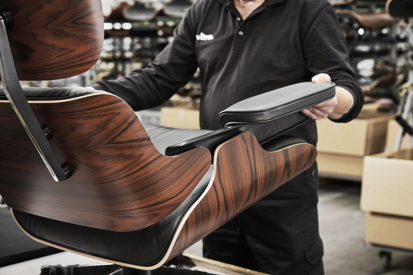 Кожаное вращающееся кресло с подлокотниками VITRA Eames Lounge Chair ARCH-00109556 - Вид №12