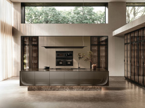 Встроенная кухня из Laminam® и стекла с островом