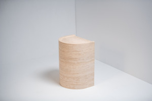 Табурет из травертина