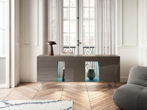 Стеклянный шкаф с распашными дверями