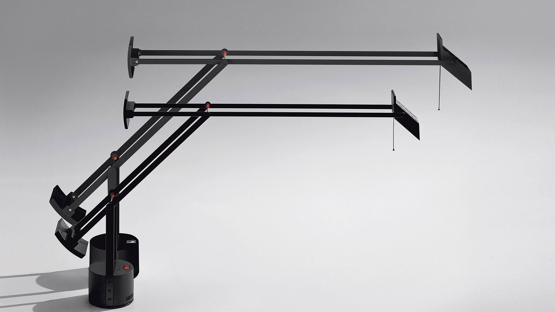 Регулируемая алюминиевая настольная лампа Artemide чувак ARCH-00042400 - Вид №1