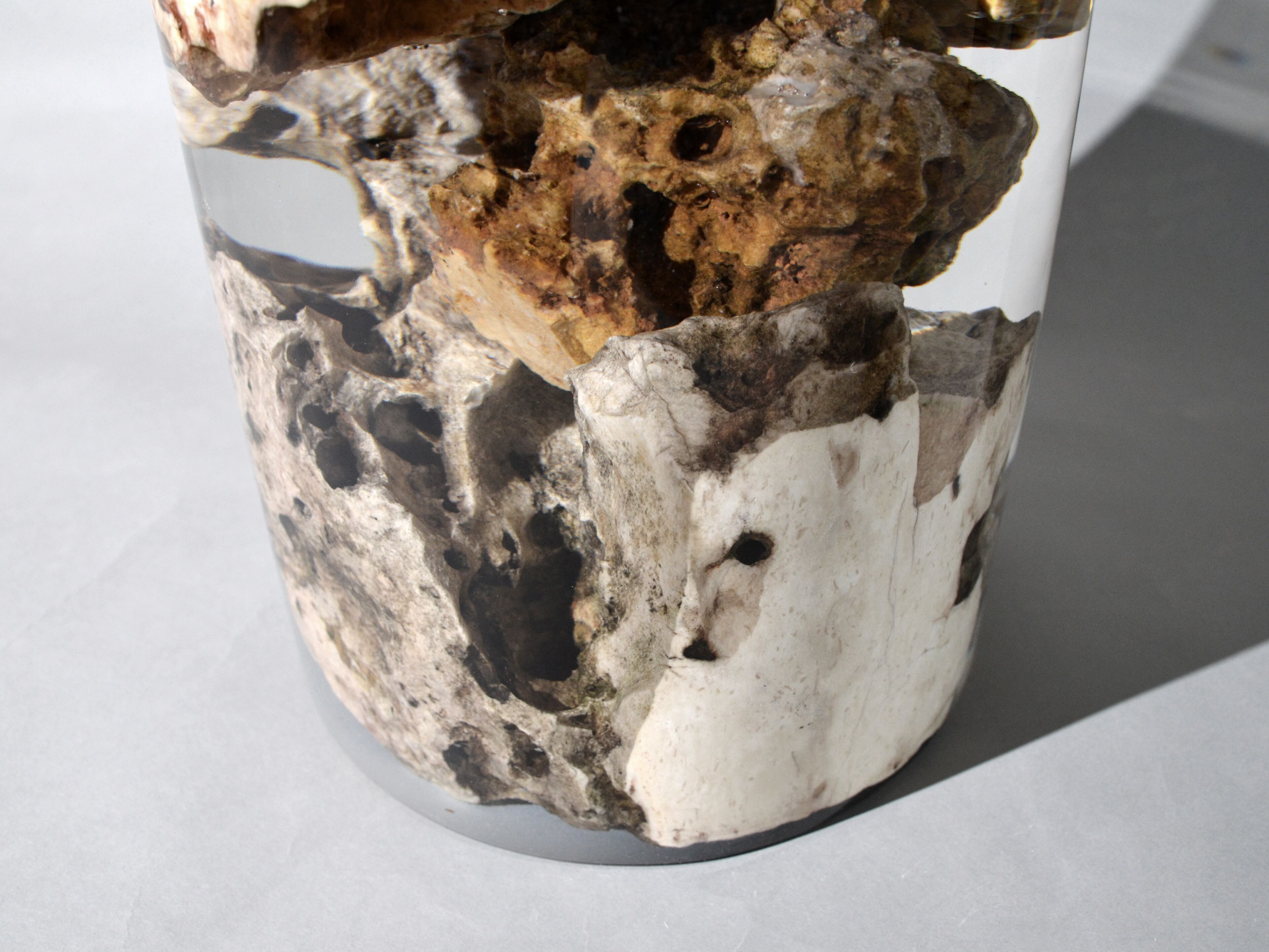 Табурет / журнальный столик из карстовой породы и смолы alcarol Bedrock ARCH-00101503 - Вид №3