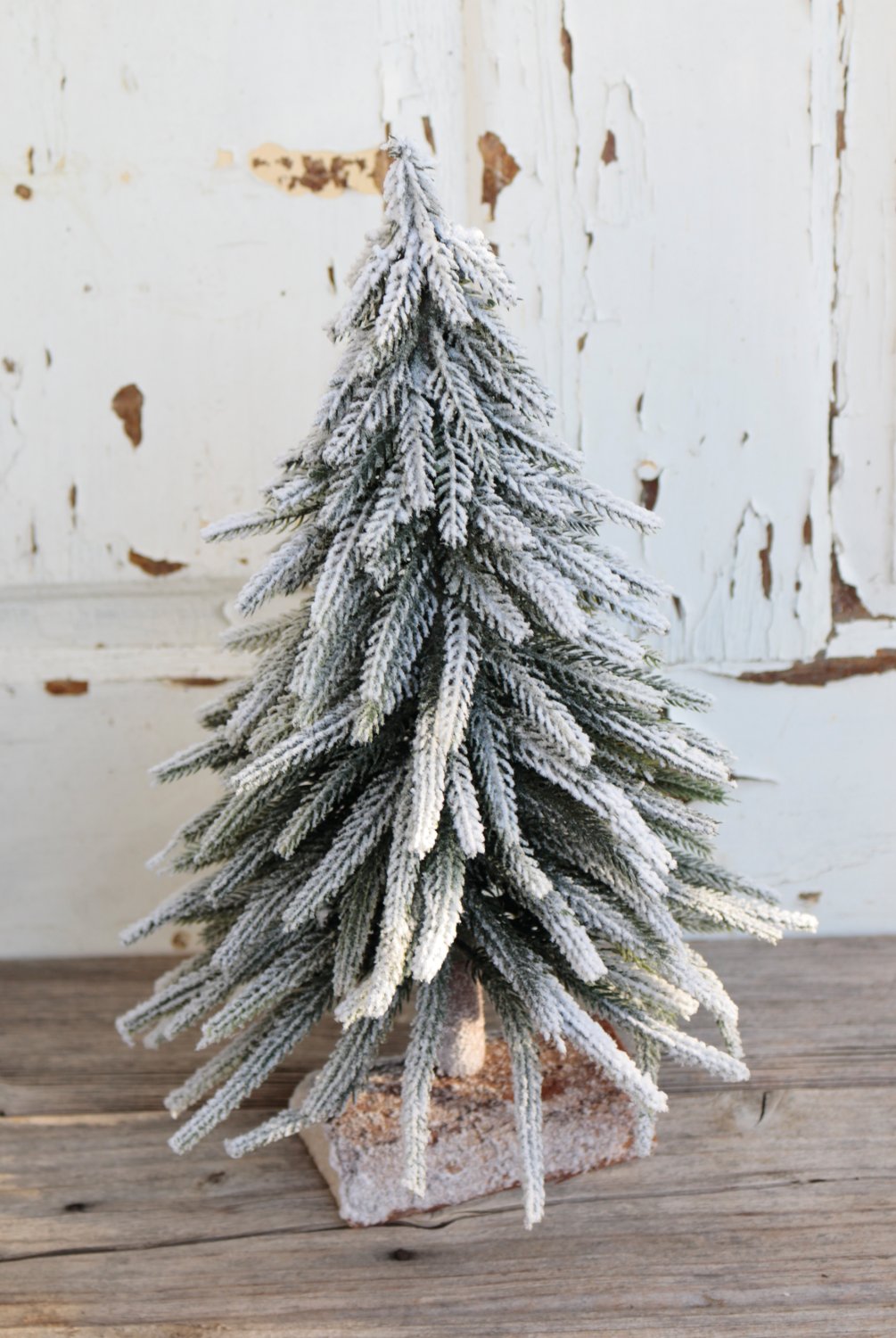 1047 807 a3 Искусственная елка со снегом, деревянная подставка, 34 см, зелено-белая H-andreas  - Вид №5