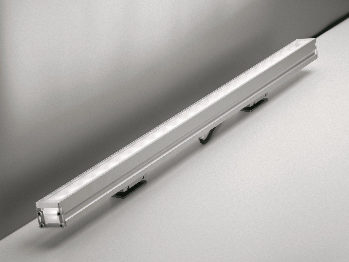 Наружный экструдированный алюминиевый напольный светодиодный бар Artemide LineaLed ARCH-00007093