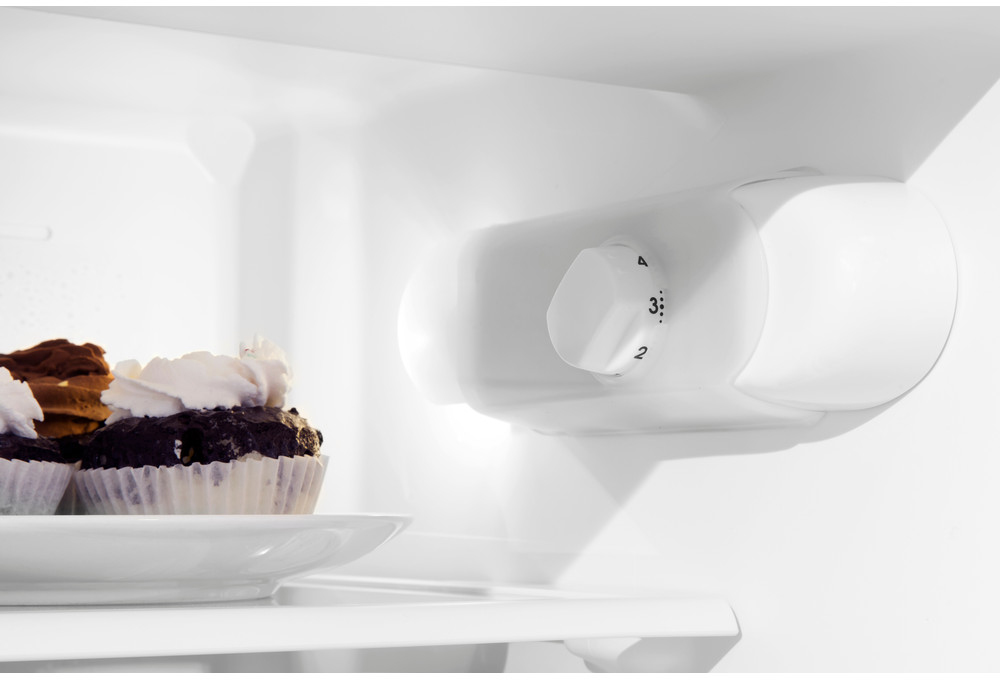 B 18 A1 D/I Встраиваемый холодильник / 177x54x54,5 см, механическое управлене, 195/80 л, 35 дб Indesit Santreyd  - Вид №2