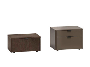 Деревянная тумбочка с ящиками