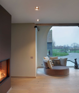 Регулируемый светодиодный прожектор