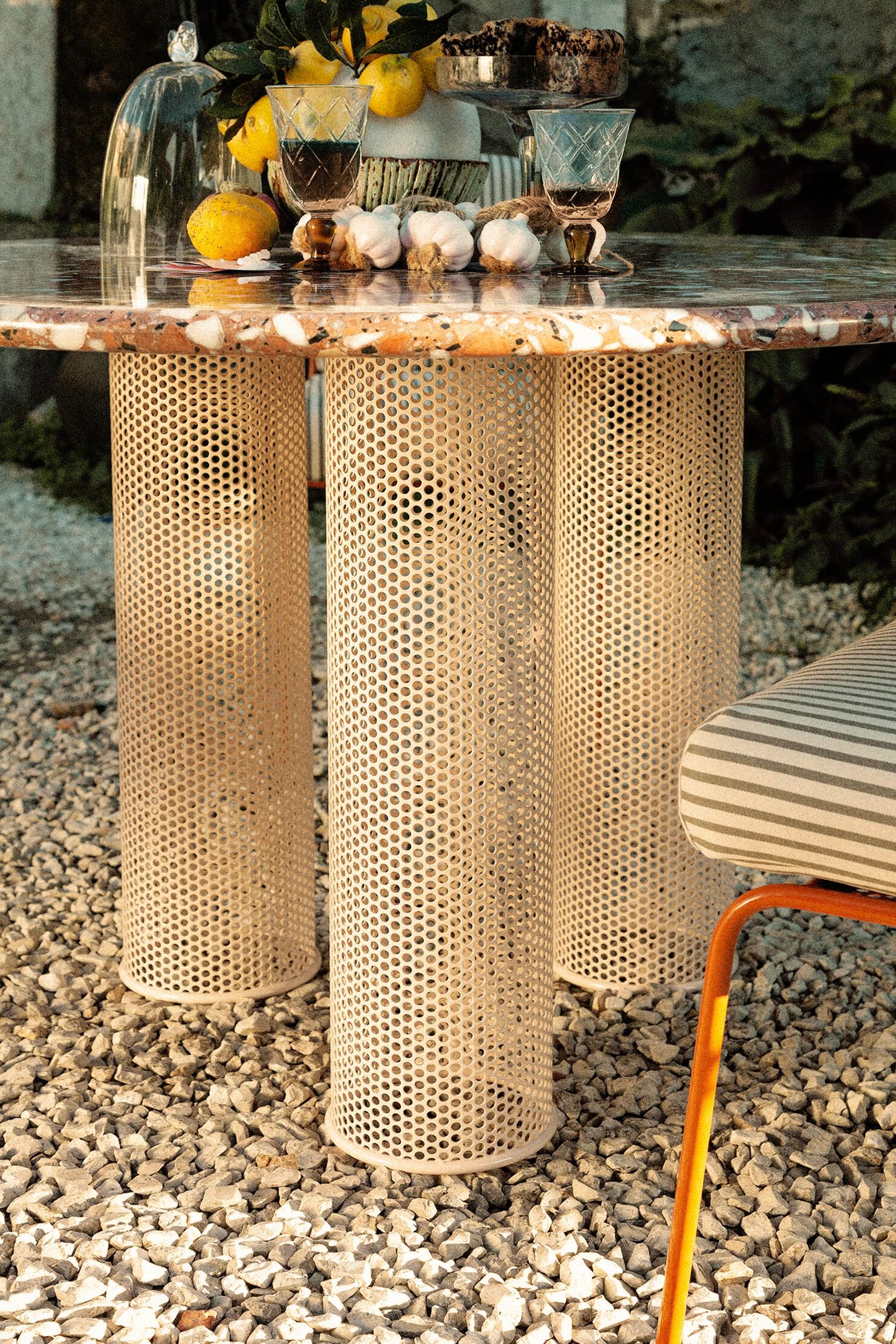 Мраморный круглый садовый стол Mambo Unlimited Ideas Ривьера ARCH-00063739 - Вид №3