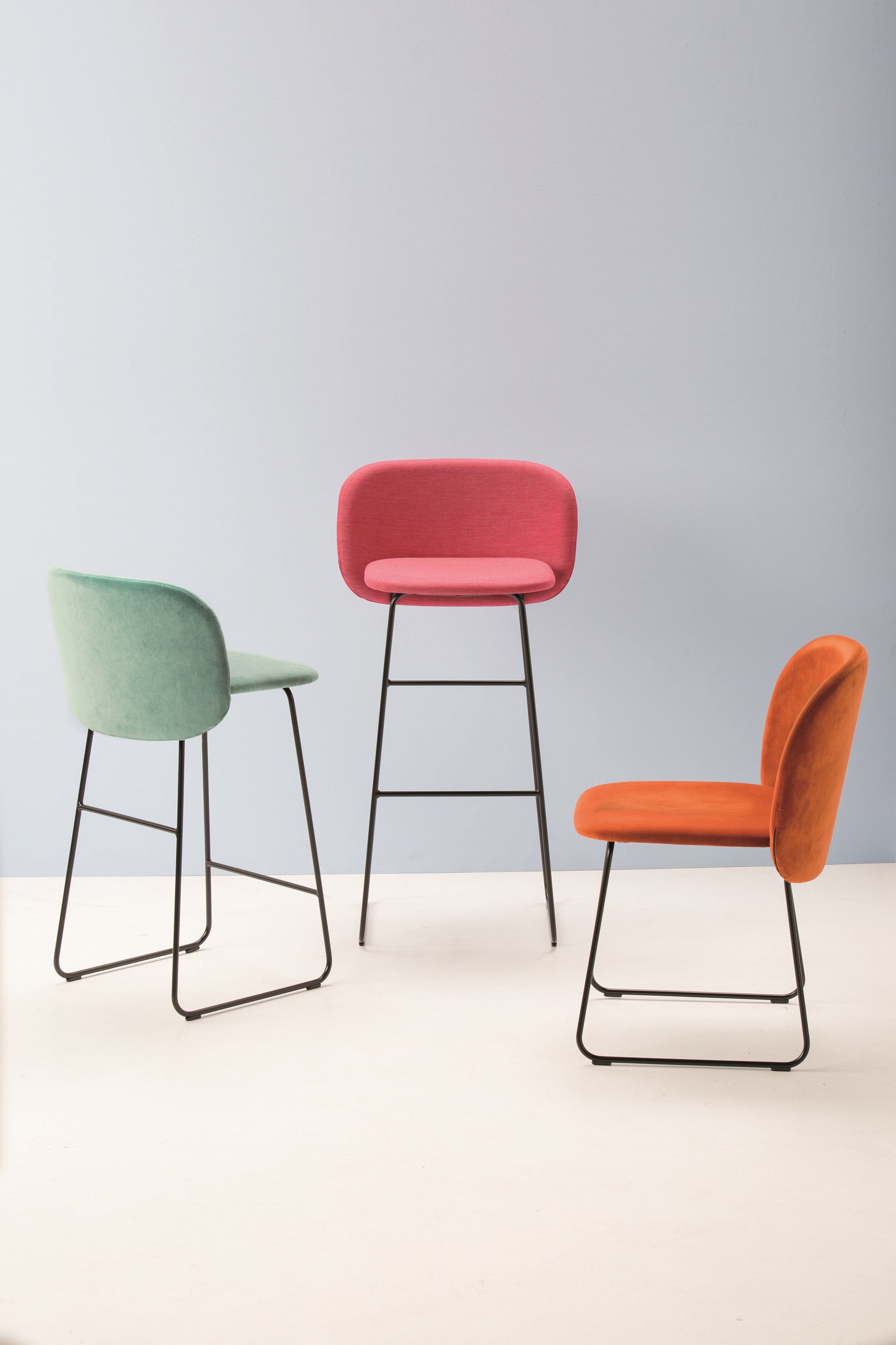 Высокий табурет из ткани с подставкой для ног CHAIRS & MORE ARCH-00051105 - Вид №2