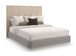 Двуспальная кровать из дерева и ткани