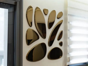 Декоративный предмет стеклянной стены