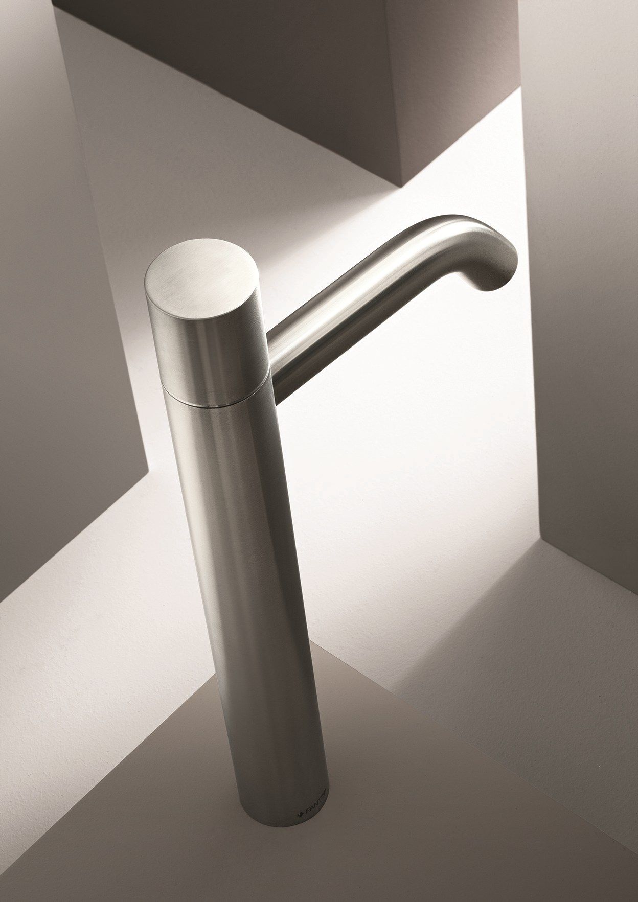 Смеситель для раковины с одним отверстием Fantini Rubinetti NOSTROMO ARCH-00105094 - Вид №1