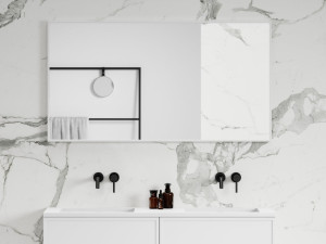 Настенное зеркало в рамке