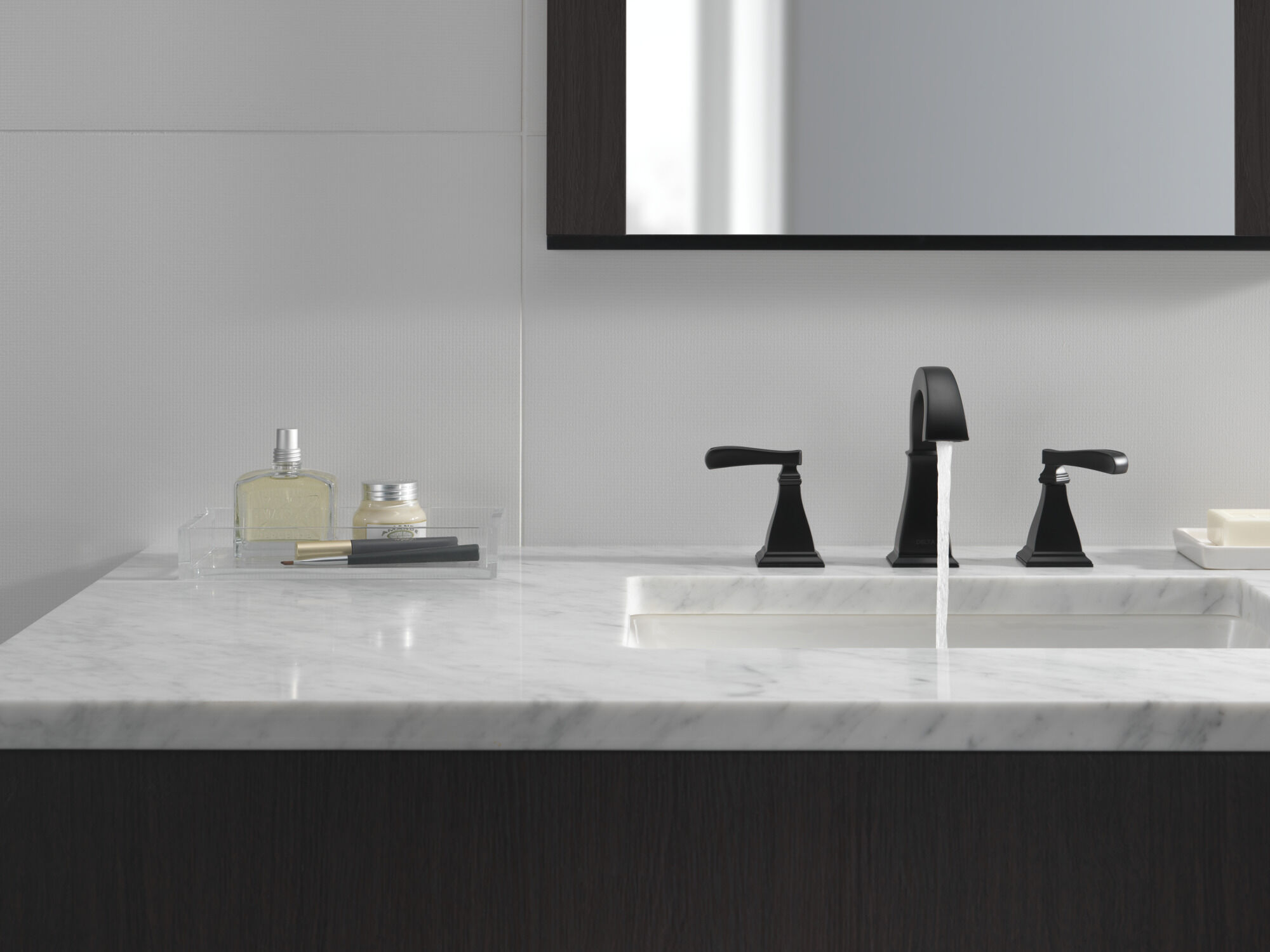 35718-BL-DST Смеситель для ванной комнаты с двумя ручками Delta Faucet Lakewood Матовый черный - Вид №1
