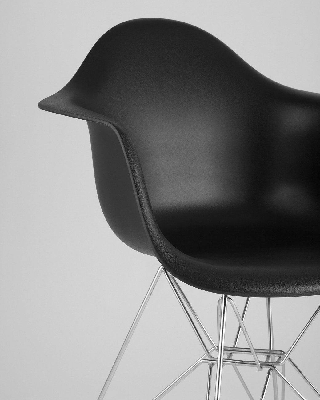 Кресло черное пластиковое с металлическими ножками Eames EAMES EAMES DAR 00-3881992 Черный  - Вид №6