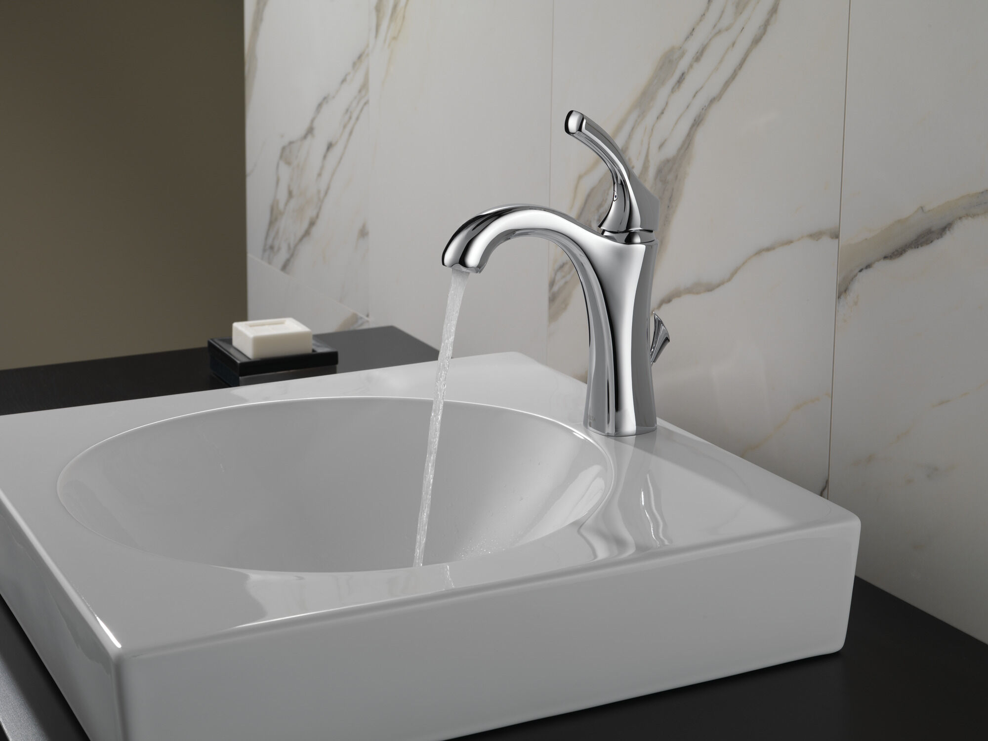 592-PT-DST Смеситель для ванной комнаты с одной ручкой Delta Faucet Addison Выдержанный оловянный  - Вид №3
