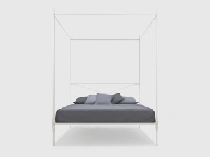 Двуспальная кровать из кованого железа с балдахином