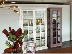 Devina Nais Витрина из массива дерева English