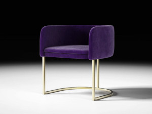 Мягкий тканевый стул с подлокотниками