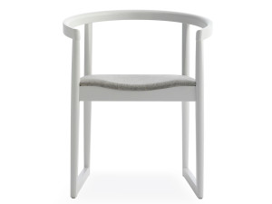 Стул из бука с подлокотниками со встроенной подушкой