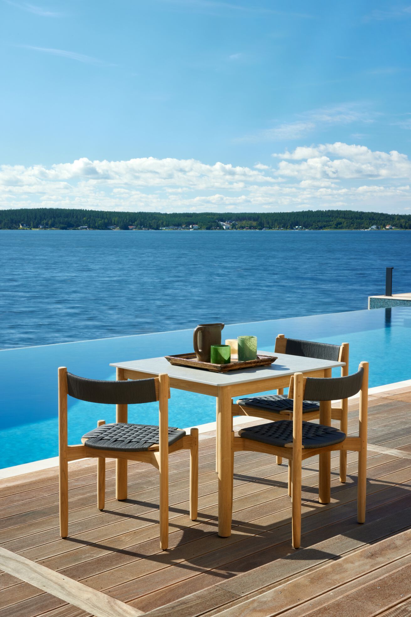 Квадратный садовый стол из композитного материала Skargaarden костер ARCH-00049574