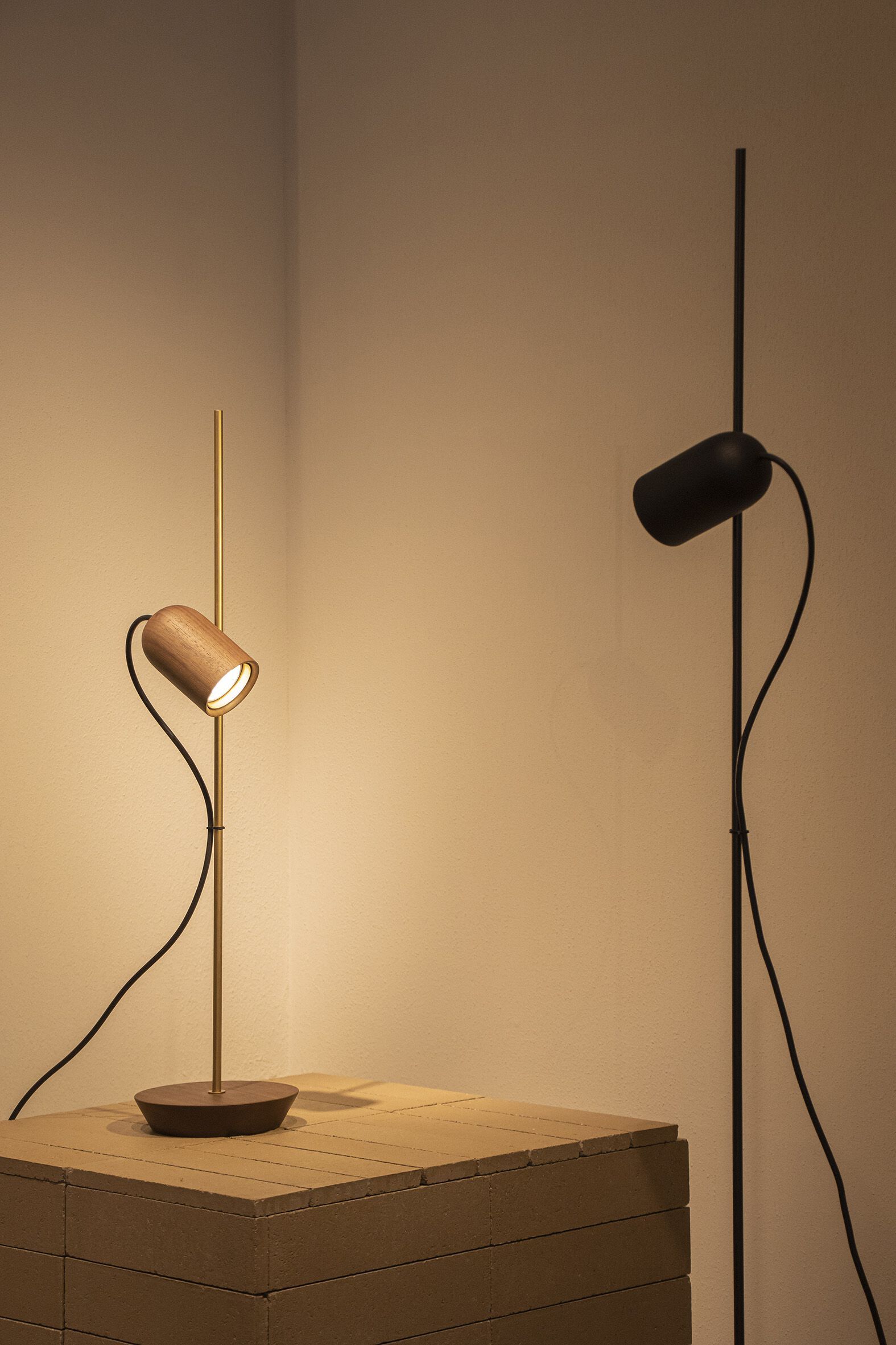 Грецкий орех регулируемая светодиодная настольная лампа NOMON Onfa ARCH-00042548 - Вид №5