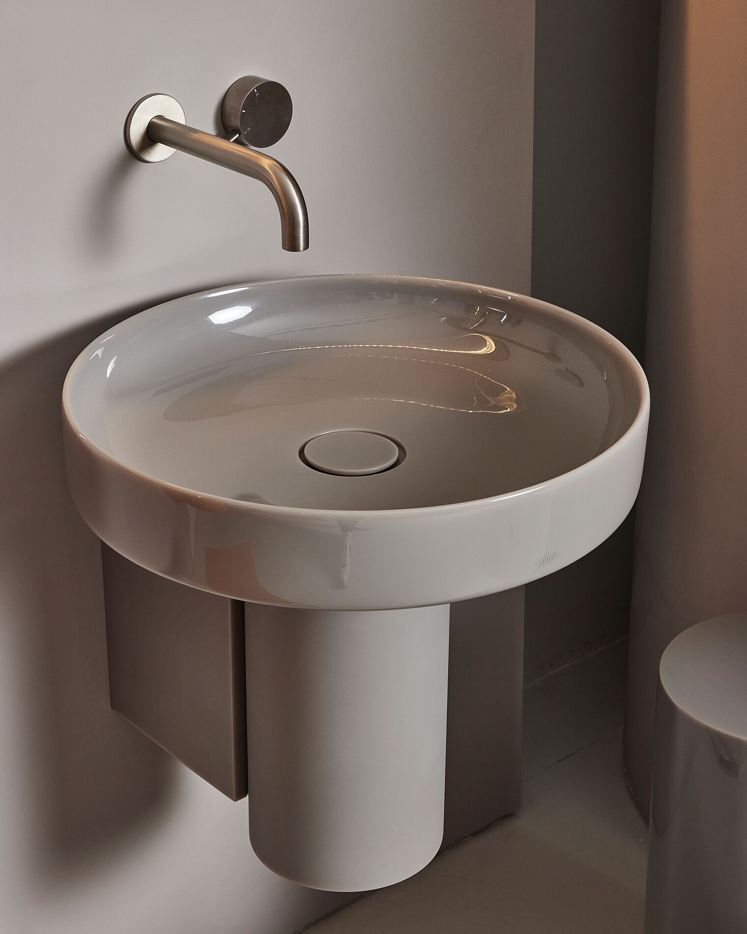Круглый подвесной умывальник из смолы Vallvé NILO ARCH-00088540 - Вид №2