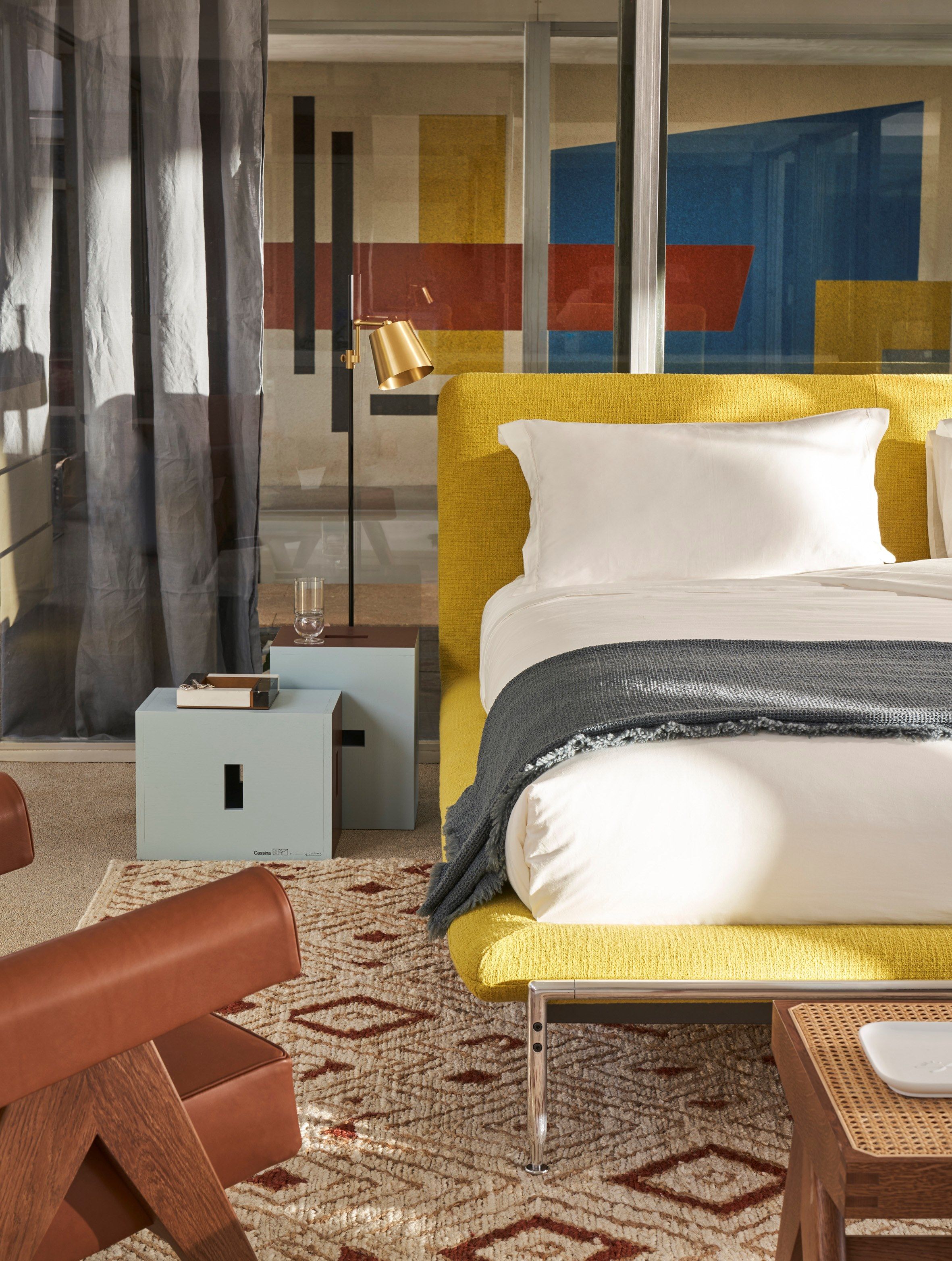 Двуспальная кровать из ткани с мягким изголовьем CASSINA Esosoft ARCH-00061136 - Вид №2