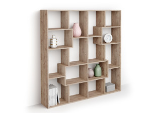 Отдельно стоящий книжный шкаф в облагороженном виде