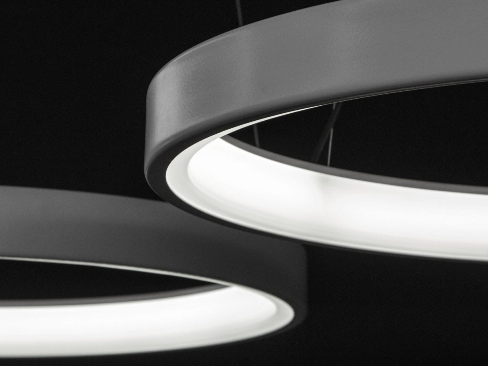 Алюминиевый подвесной светильник Martinelli Luce Lunaop ARCH-00090200