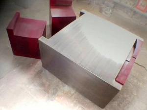 ICI ET LÀ Квадратный стальной журнальный столик Connect