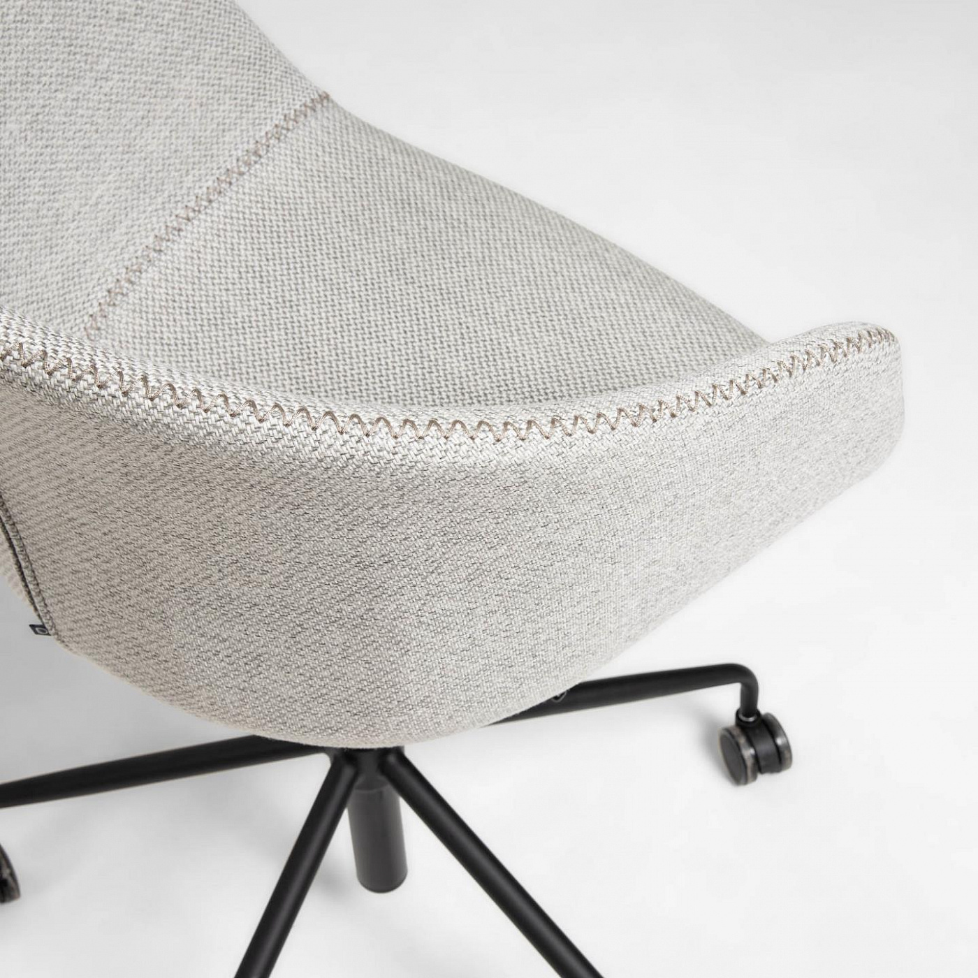 095781 Офисное кресло светло-серое La Forma Yvette  - Вид №3