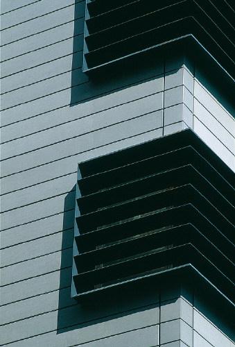 VMZINC Вентилируемый фасад из титан-цинка с ламелями sun-id-1390022 - Вид №5